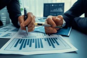 Análise de planilhas e balanços contábeis para Valuation.